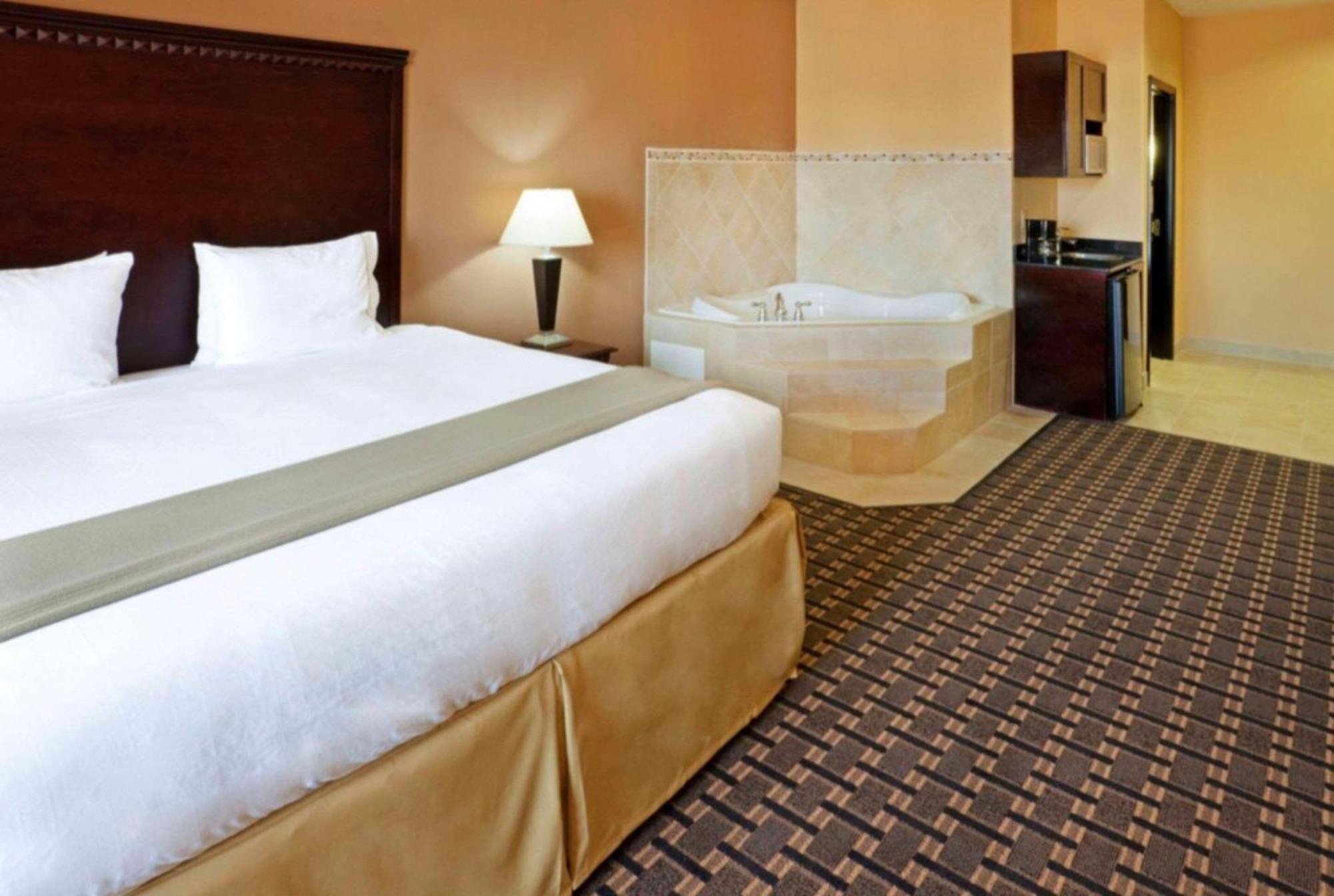 Comfort Inn & Suites Dallas Medical-Market Center 외부 사진