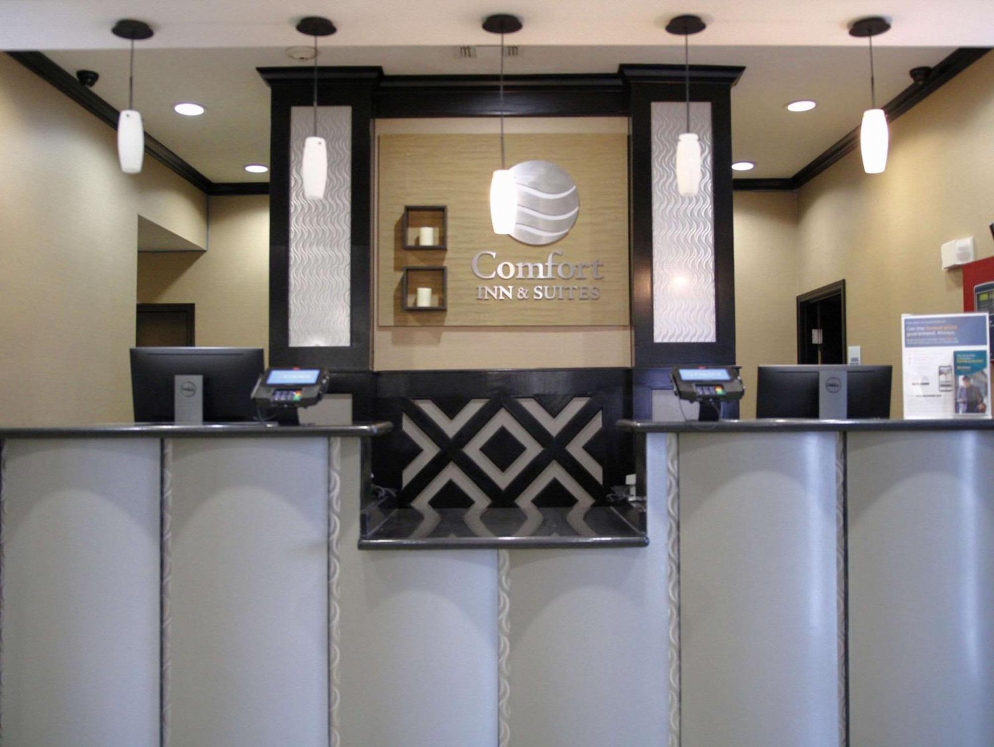 Comfort Inn & Suites Dallas Medical-Market Center 외부 사진